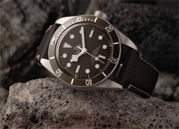 帝舵手表表壳有划痕处理办法深度解析(图) 帝舵手表表壳有划痕处理办法深度解析(图)