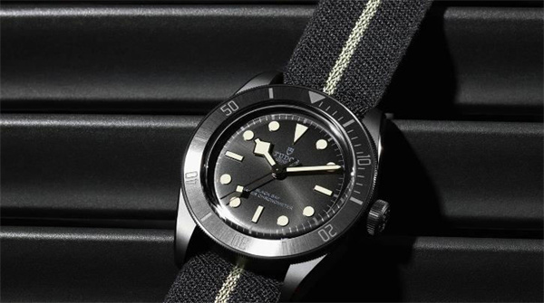 帝舵手表表带掉色解决技巧集锦(图) 帝舵手表表带掉色解决技巧集锦(图)