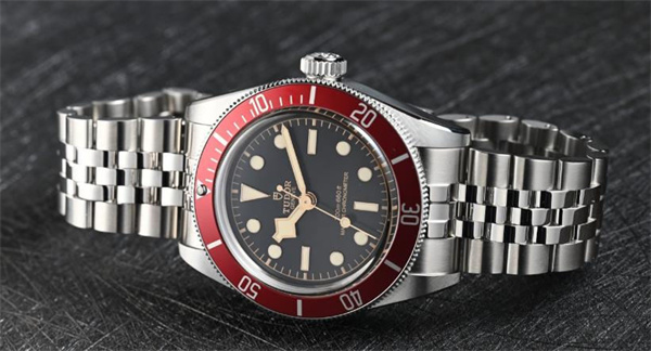 帝舵腕表外观有划痕怎么办(图) 帝舵腕表外观有划痕怎么办(图)