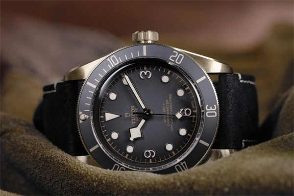 帝舵手表进水了解决方法是什么(图) 帝舵手表进水了解决方法是什么(图)