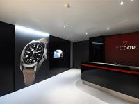 帝舵腕表表壳有划痕原因是啥